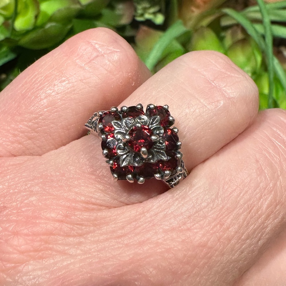 CNA Garnet floral ring